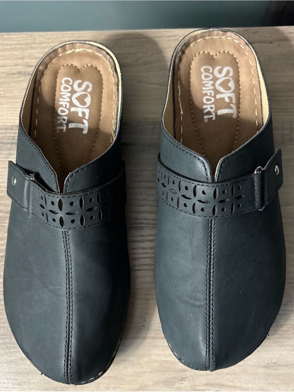 Soft Comfort Black Slip-On Clogs size 8 W